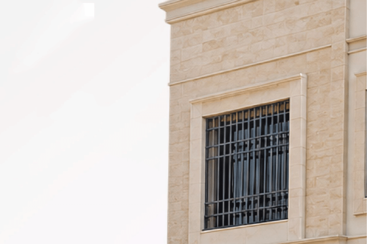 Abu Dhabi window blocking fine